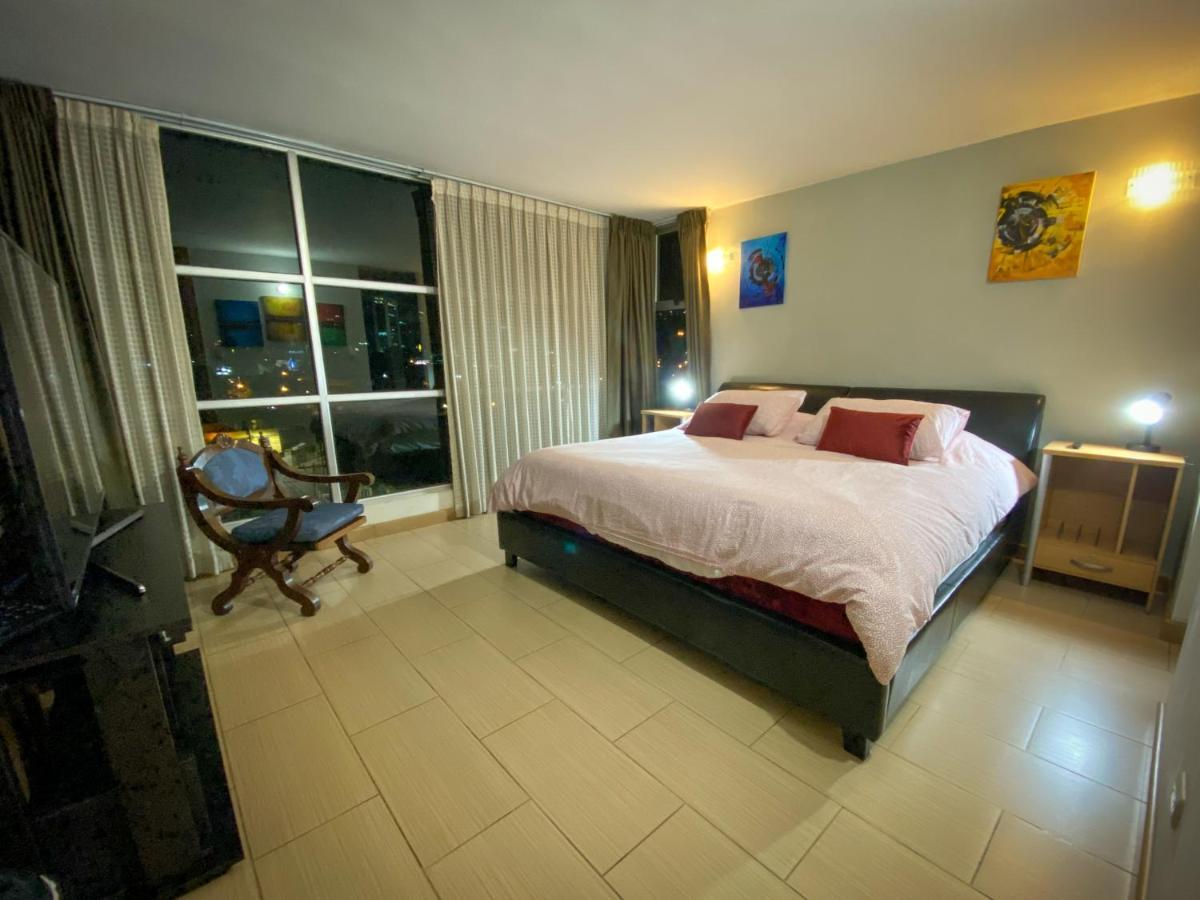 2 Rooms, 1 King Size Bed, 64" Smart Hdtv Guatemala City Exterior foto