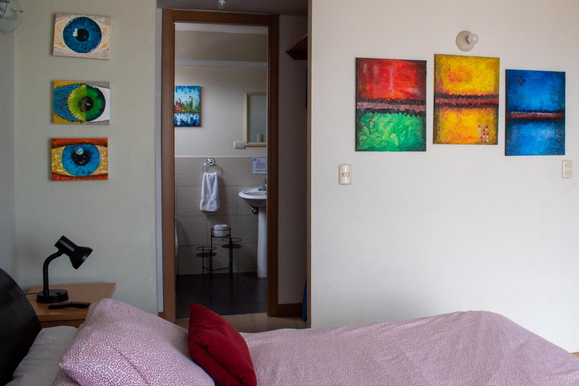 2 Rooms, 1 King Size Bed, 64" Smart Hdtv Guatemala City Exterior foto